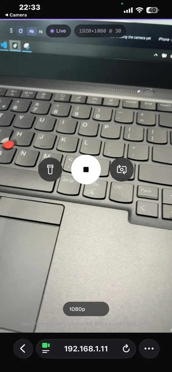 Phone streaming live, with the desktop preview visible on the laptop.